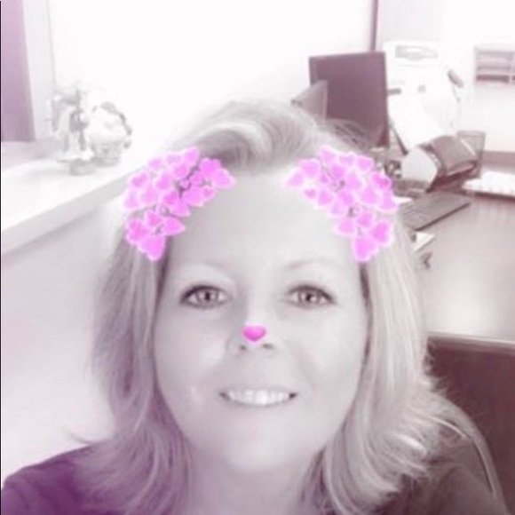 Meet your Posher, Michelle - Picture 1 of 5